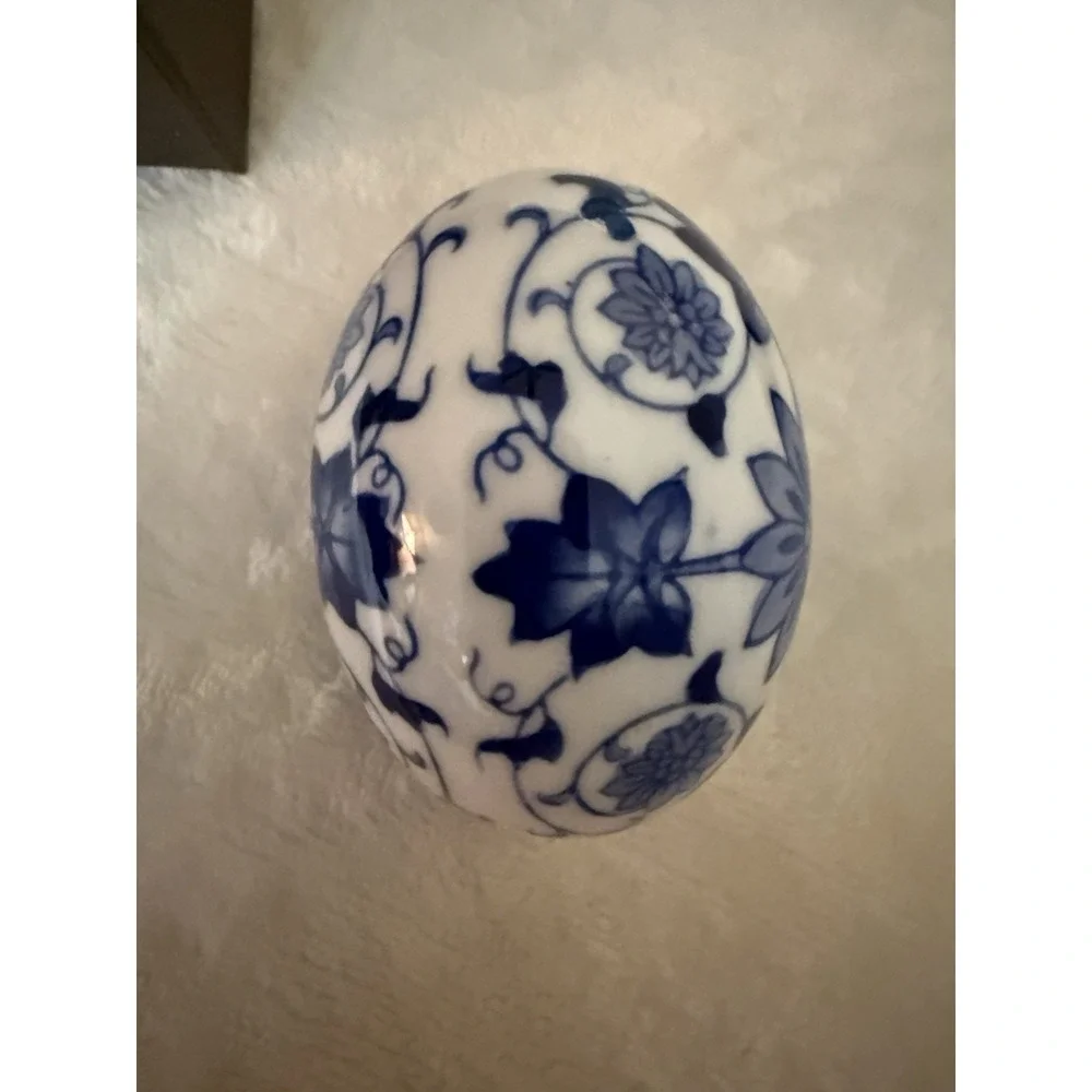 Vintage Blue & White Floral Chinoiserie Porcelain Egg w/ Porcelain Stand
